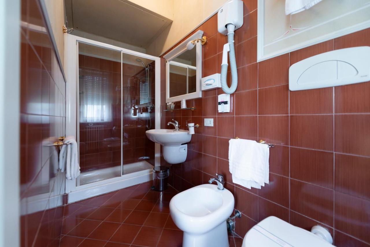Hotel Gennarino Livorno Exterior foto